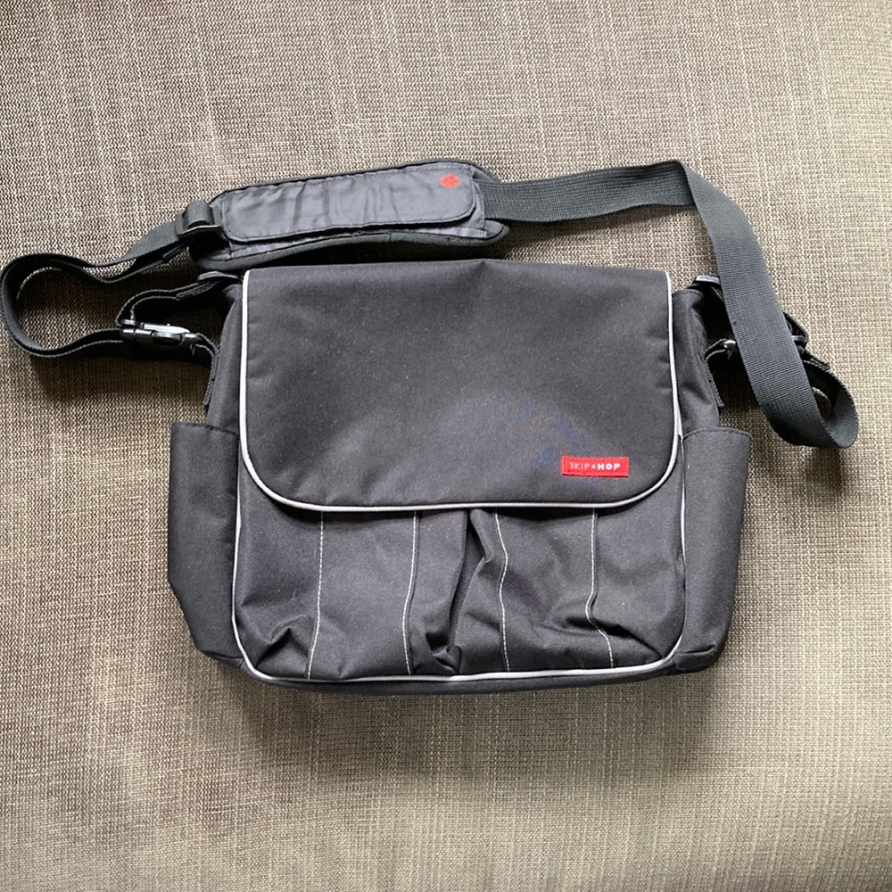 Skip hop messenger diaper bag